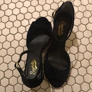 Black Velvet Seychelles Hazel